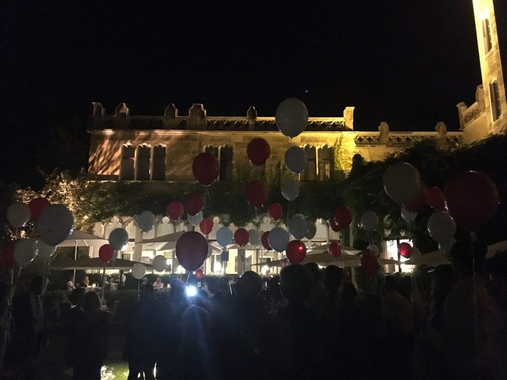 Festliche Abendveranstaltung mit Musik und Tanz